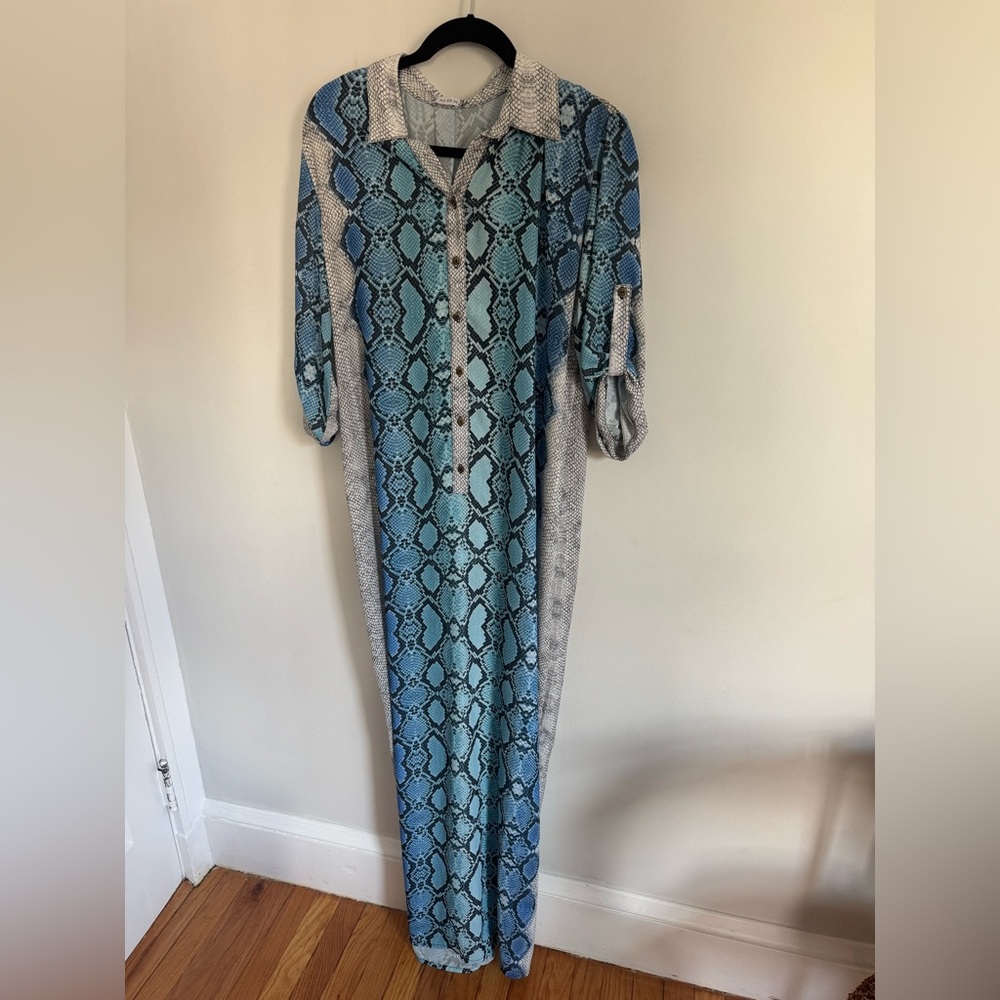 NWOT Elegant Blue faux Snakeskin Print Maxi Dress with three quarter sleeves